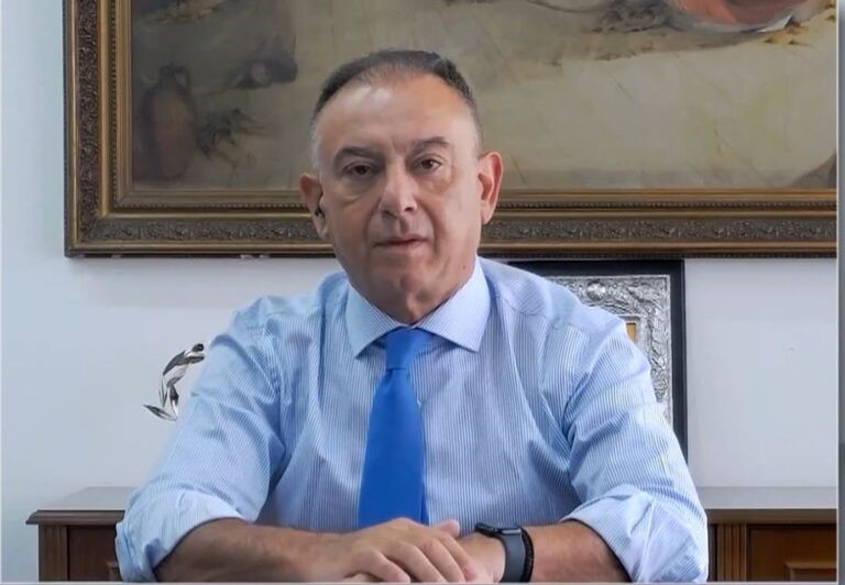 "Οι απλές συνομιλίες δεν αποτελούν σκάνδαλο"